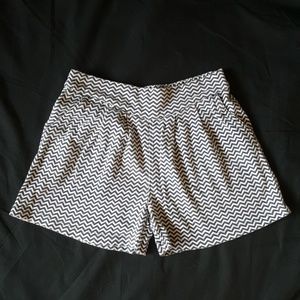 Used Tea Collection Girls Chevron Pull-On Shorts